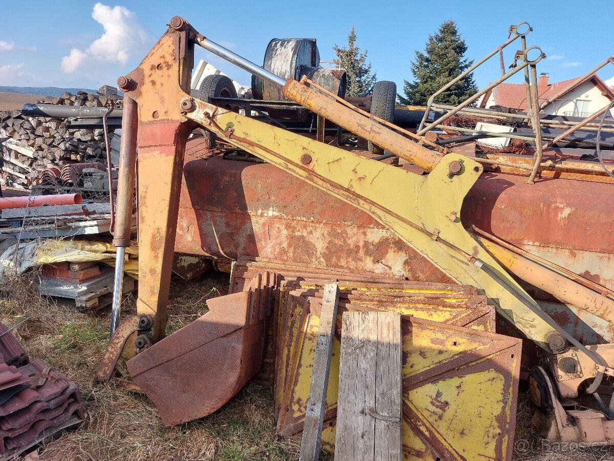 Zadní podkop na traktorbagr Ostrowek K162 Warinsky