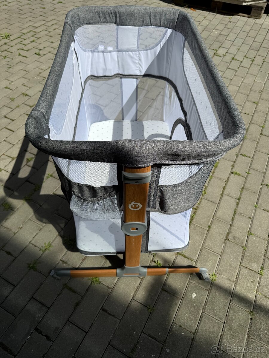 Dětská postýlka MoMi