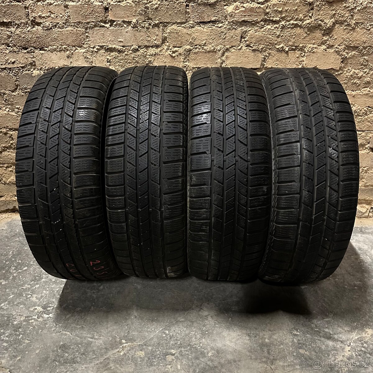 Sada pneu Continental 235/60/17 102H