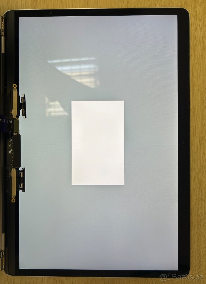 MacBook Pro 13" A2338 - Displej s vadou