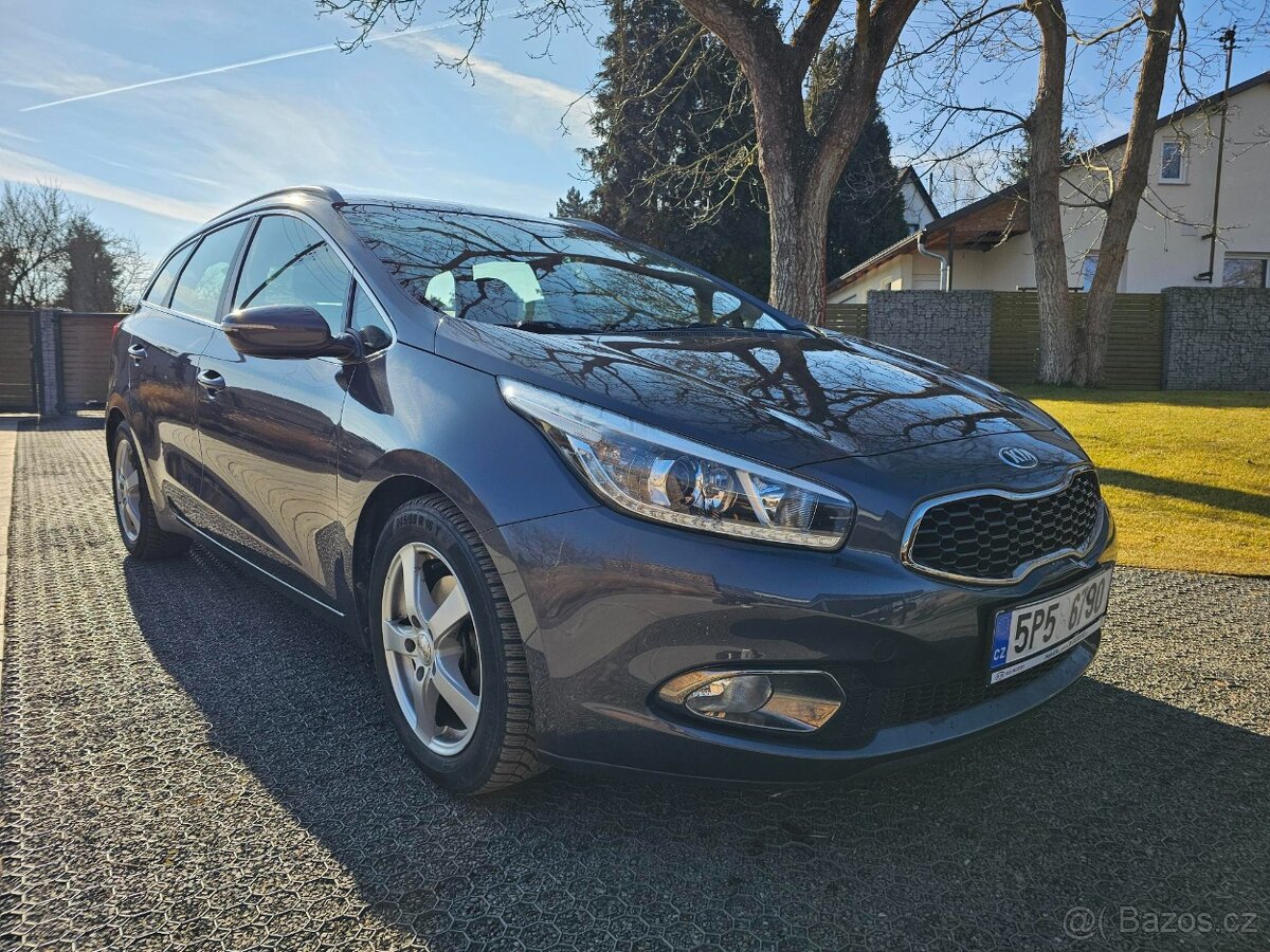 KIA Cee´d Combi SW JD 1,6 GDi Exclusive šedá metalíza 2012