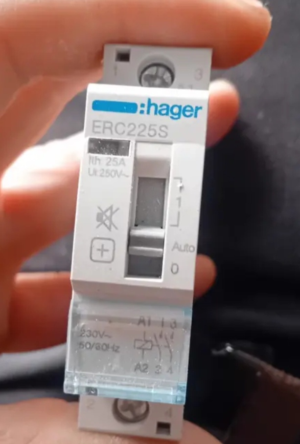 Hager ERC225S Stykač se sníženou hlučností 25A