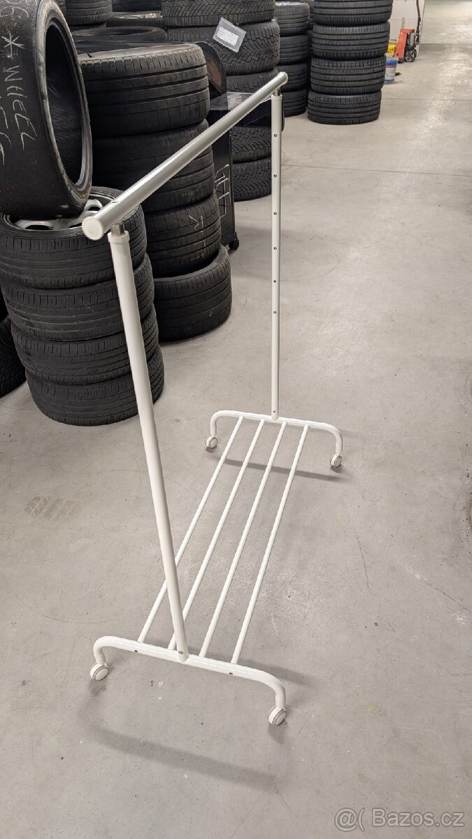 Štendr Ikea puvodne 750 Kč