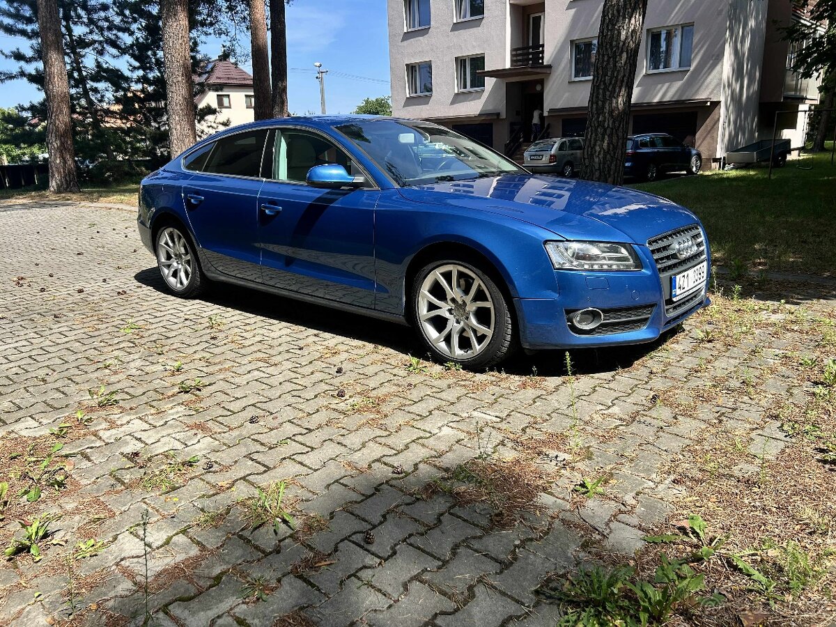 Audi A5 2.0 Tfsi 2010 180Tkm, pěkný stav, bohužel nechytá