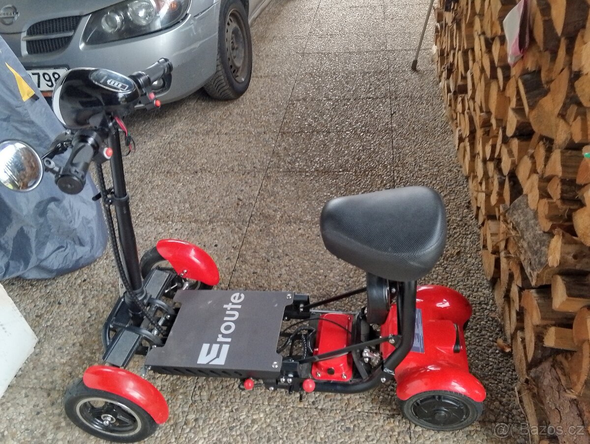 Skládací invalidní čtyřkolka