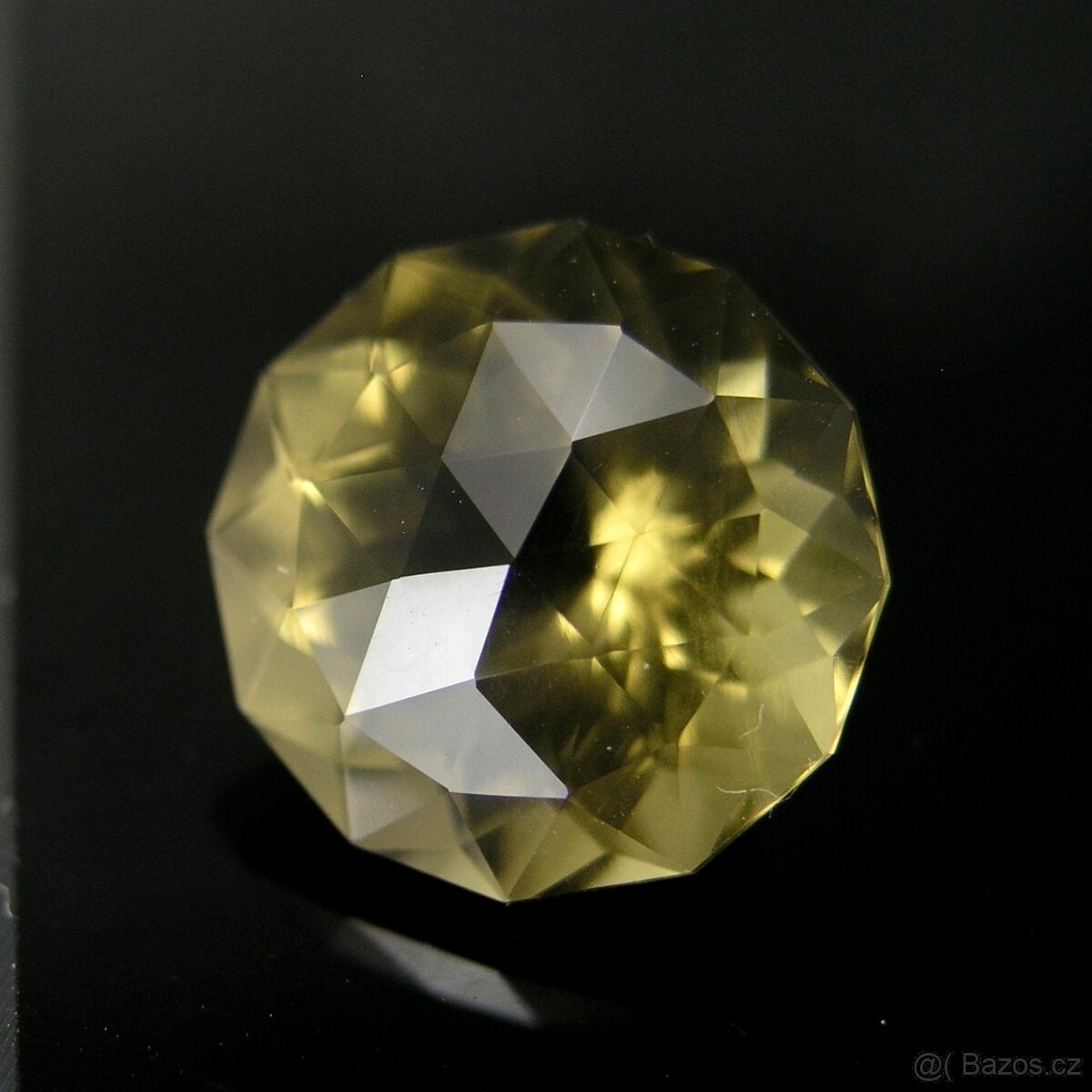 Křemen zbarvený-9,30 ct.