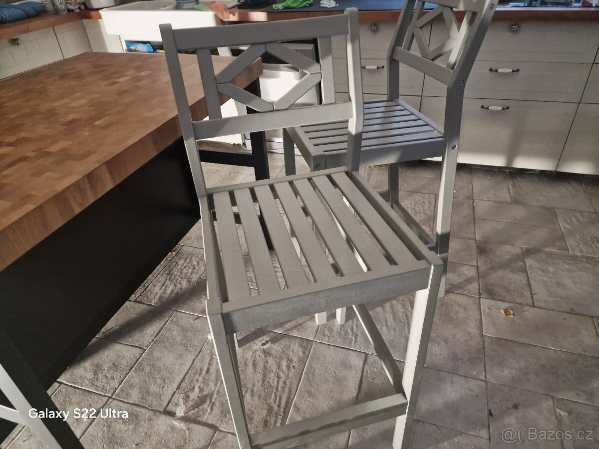 Nové barové židle v krásné barvě