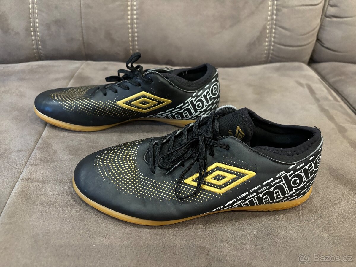 Dětské sálové kopačky Umbro vel. 38