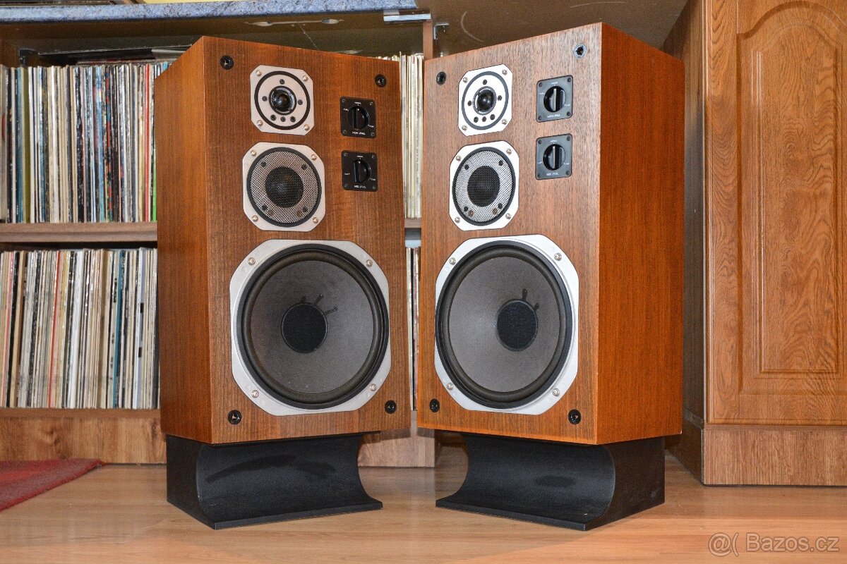 YAMAHA NS 670