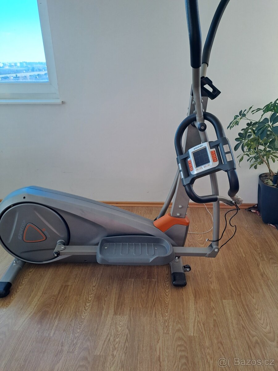 Trenažér  SPORTOP E 850. eliptický trenažér.