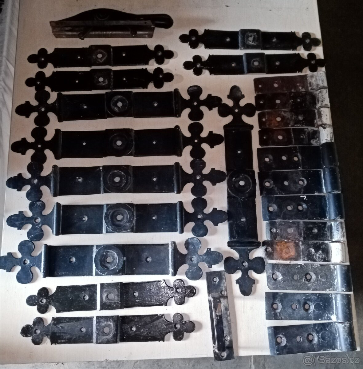 Ozdobné kování na dveře / vrata