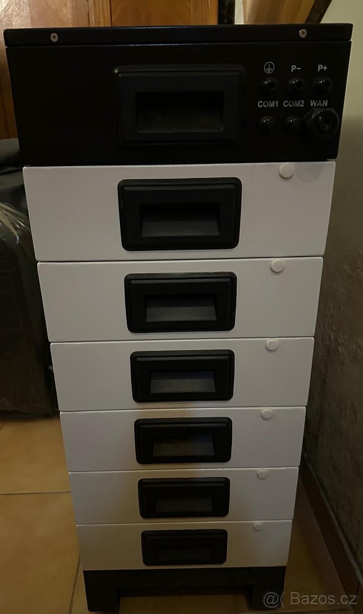 SOLÁRNÍ SYSTEM -BATERIE,MĚNIČ