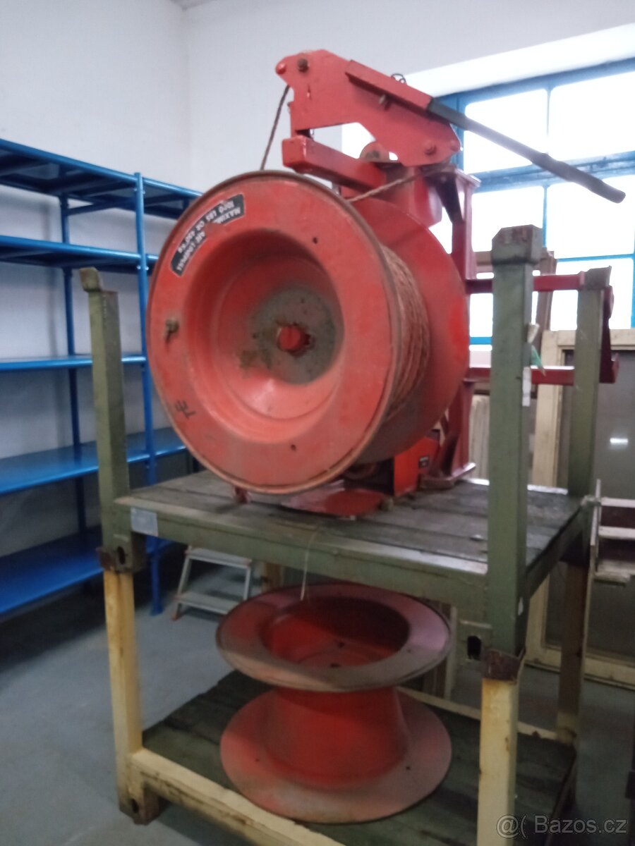 naviják na protah kabelů