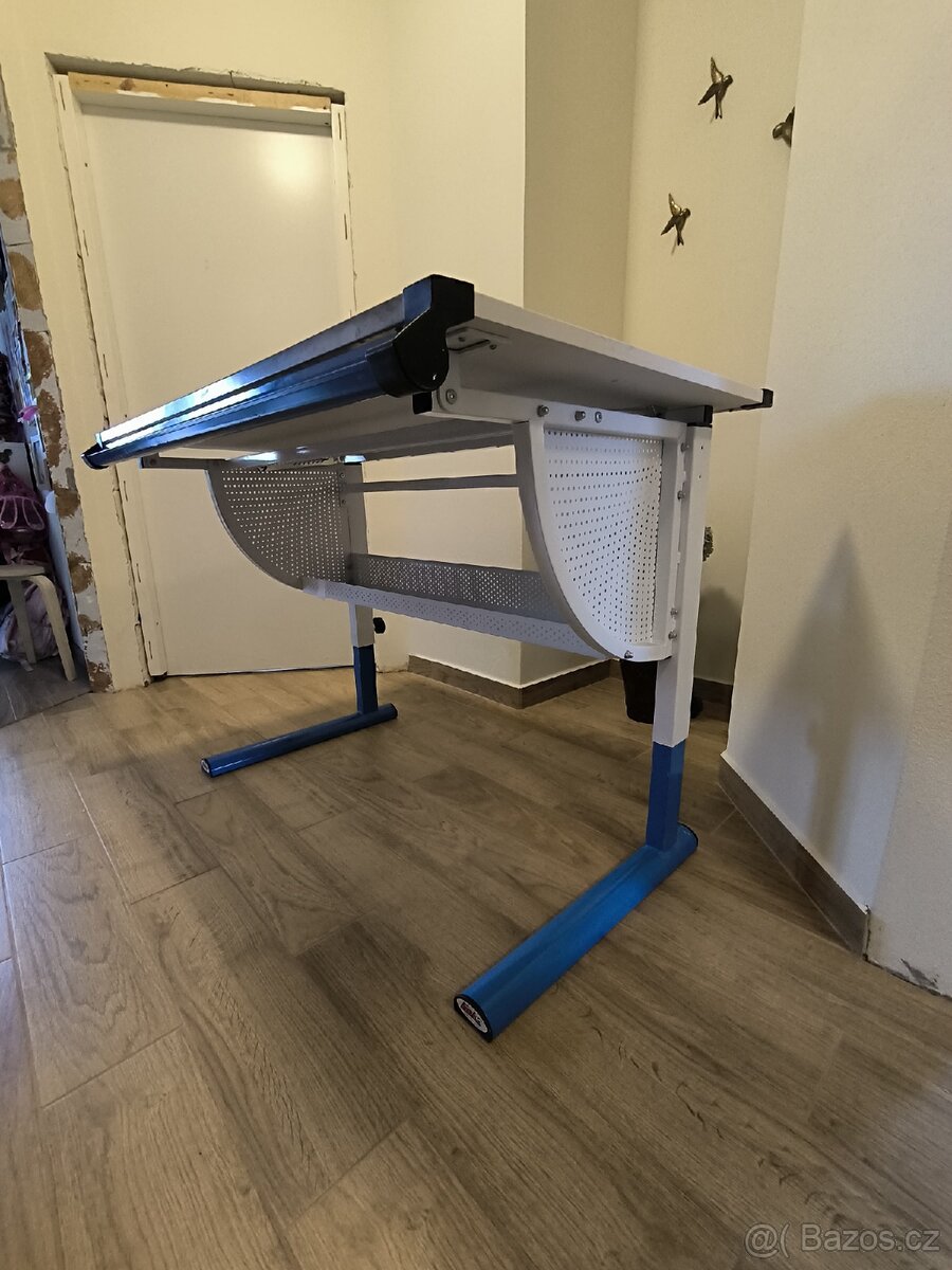 Rostoucí detsky psací stul