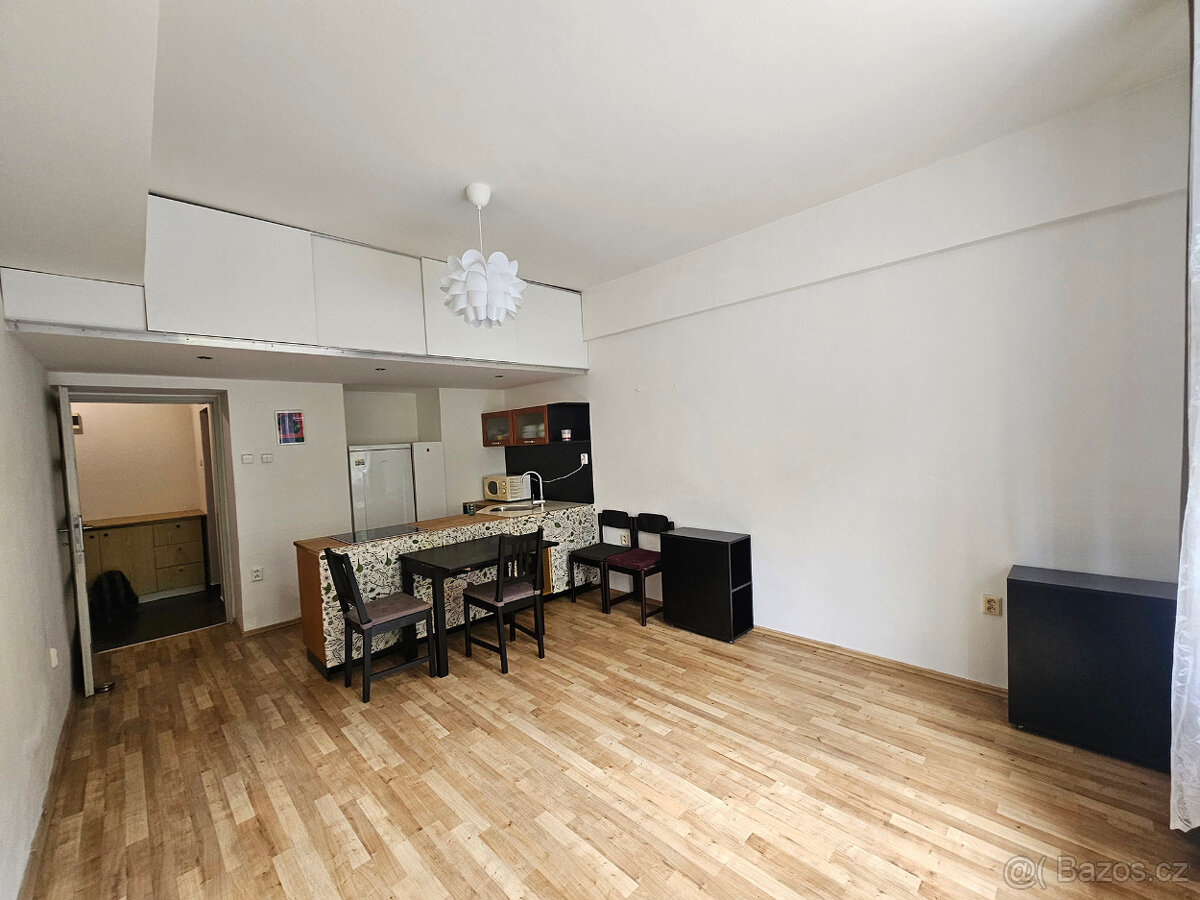 Pronájem 1+kk, 33m2, Praha - Vršovice