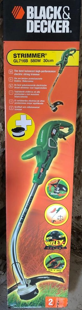 Křovinořez strunový.