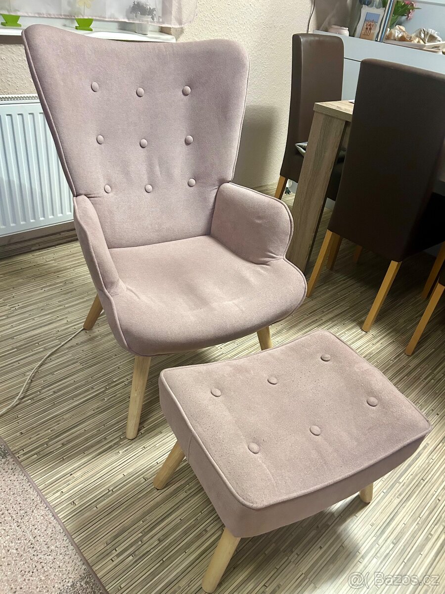 Růžový ušák s podlnozkou