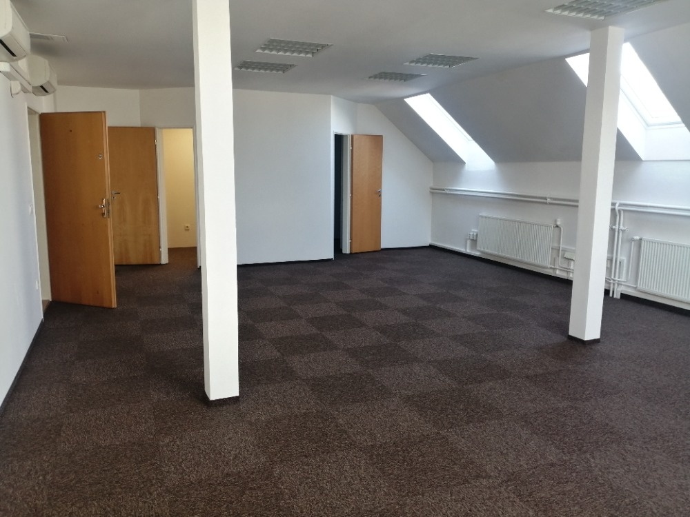 Pronájem rekonstruovaných kancelářských prostor 65 a 20m2