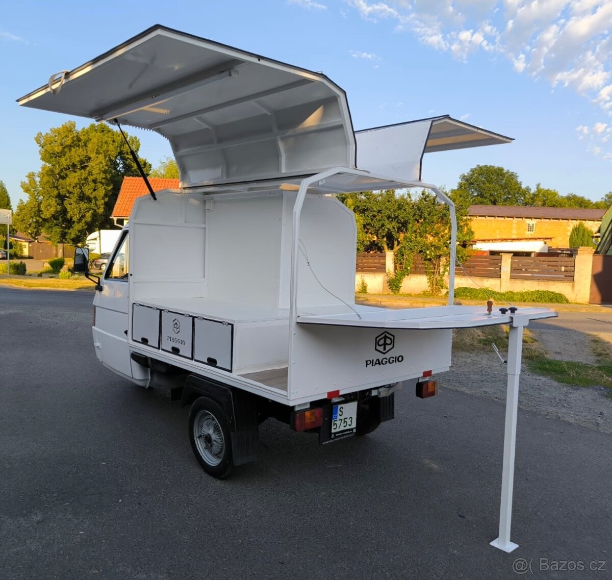 Pojízdná prodejna foodtruck piaggio ape tm