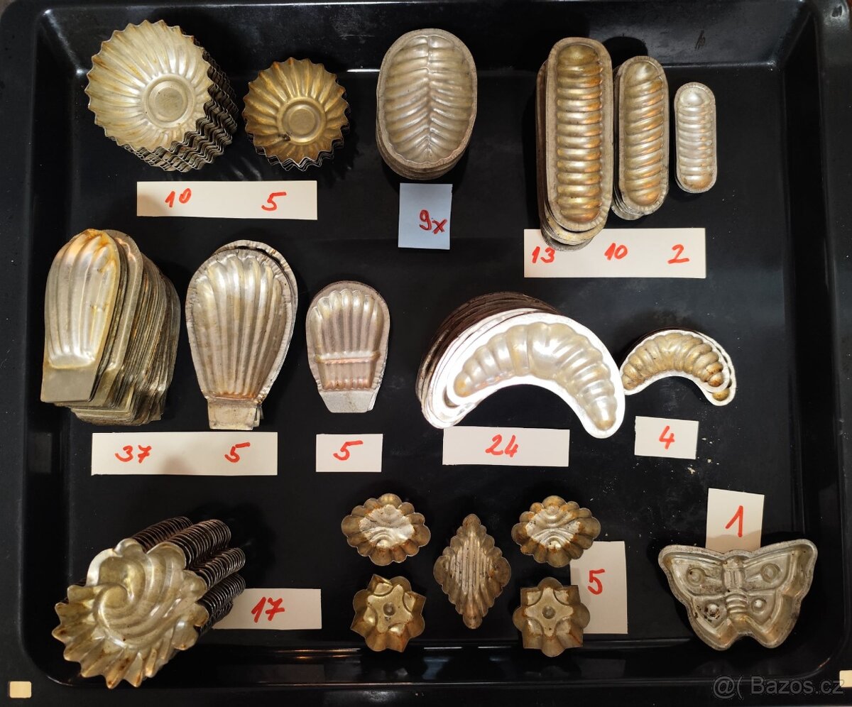 Prodám 147 ks staré plechové formičky na vánoční cukroví