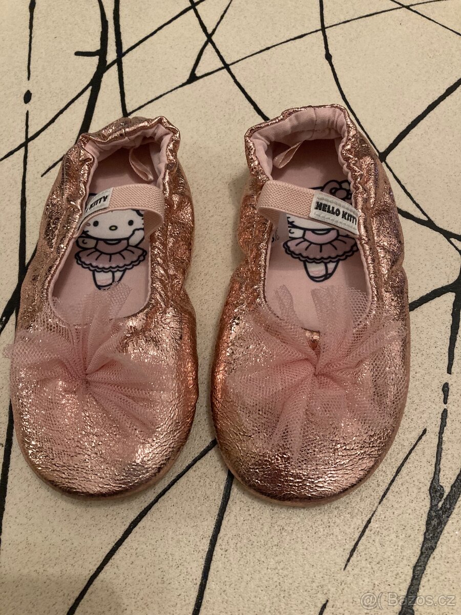 Taneční piškoty Hello Kitty