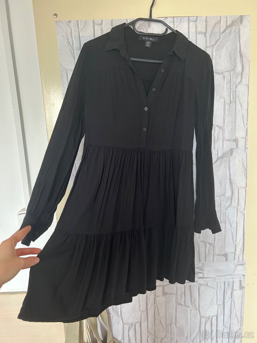 Černé košilové šaty