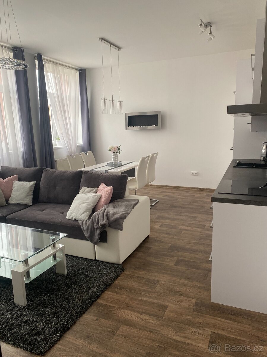 Pronájem bytu 2+kk, 52 m², Holice u Pardubic