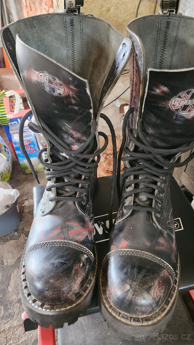 Prodám 15 dírkové boty Steel UK Black