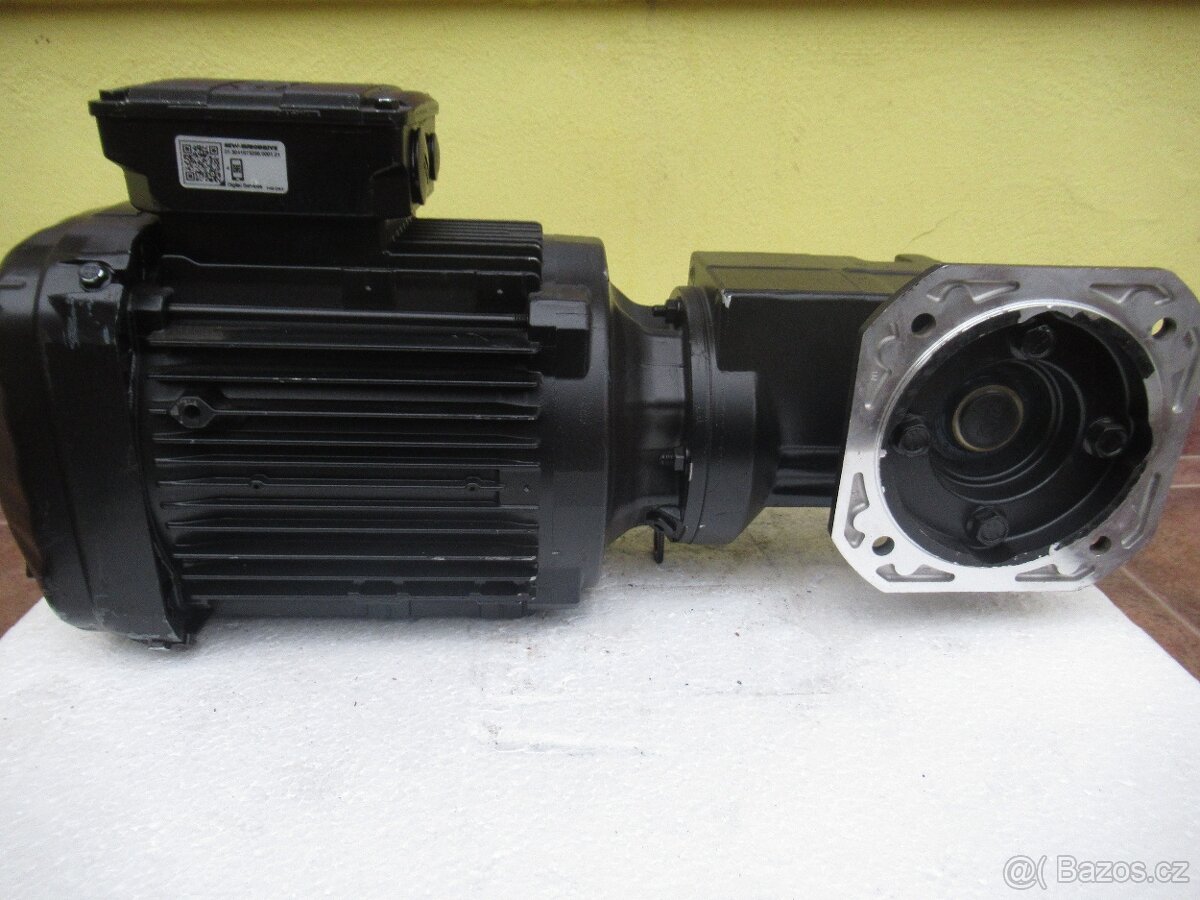 SEW-NOVÁ úhlová elektropřevodovka 400V.1,1kw-263ot.min.