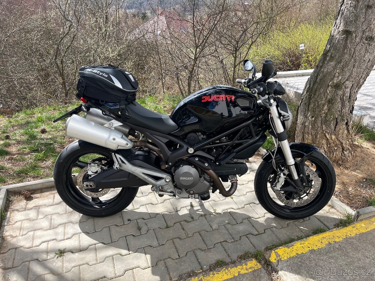 Ducati Monster 696