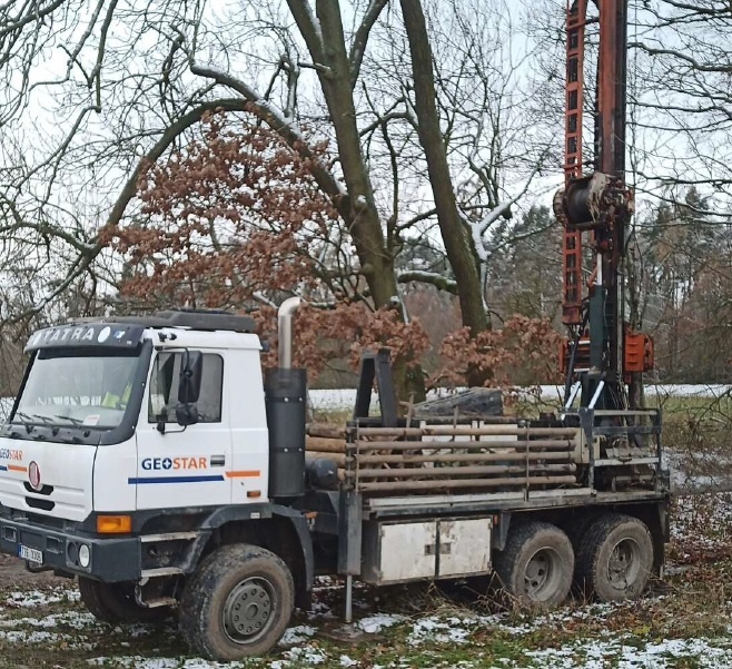 Dělník / pomocník / technik u vrtné soupravy / Vrtmistr