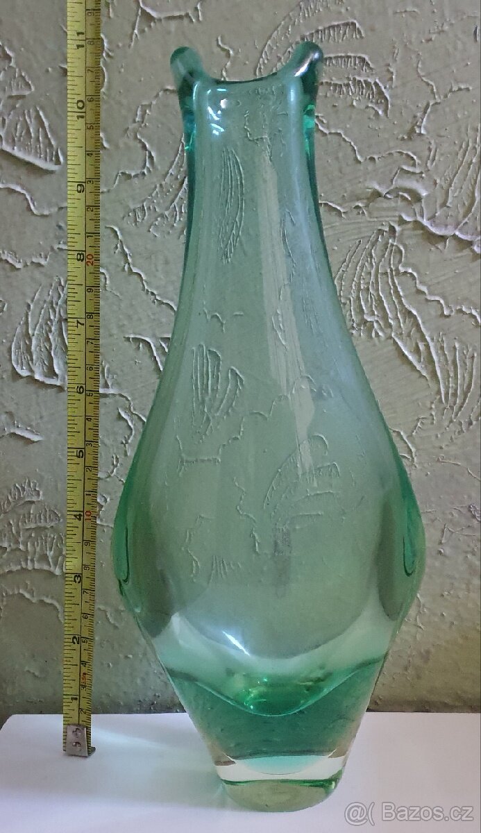 květinová váza. České vintage těžké sklo. Světle zelená.