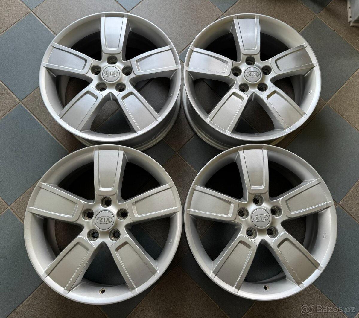originální alu kola Kia 18", rozteč šroubů 5x114,3