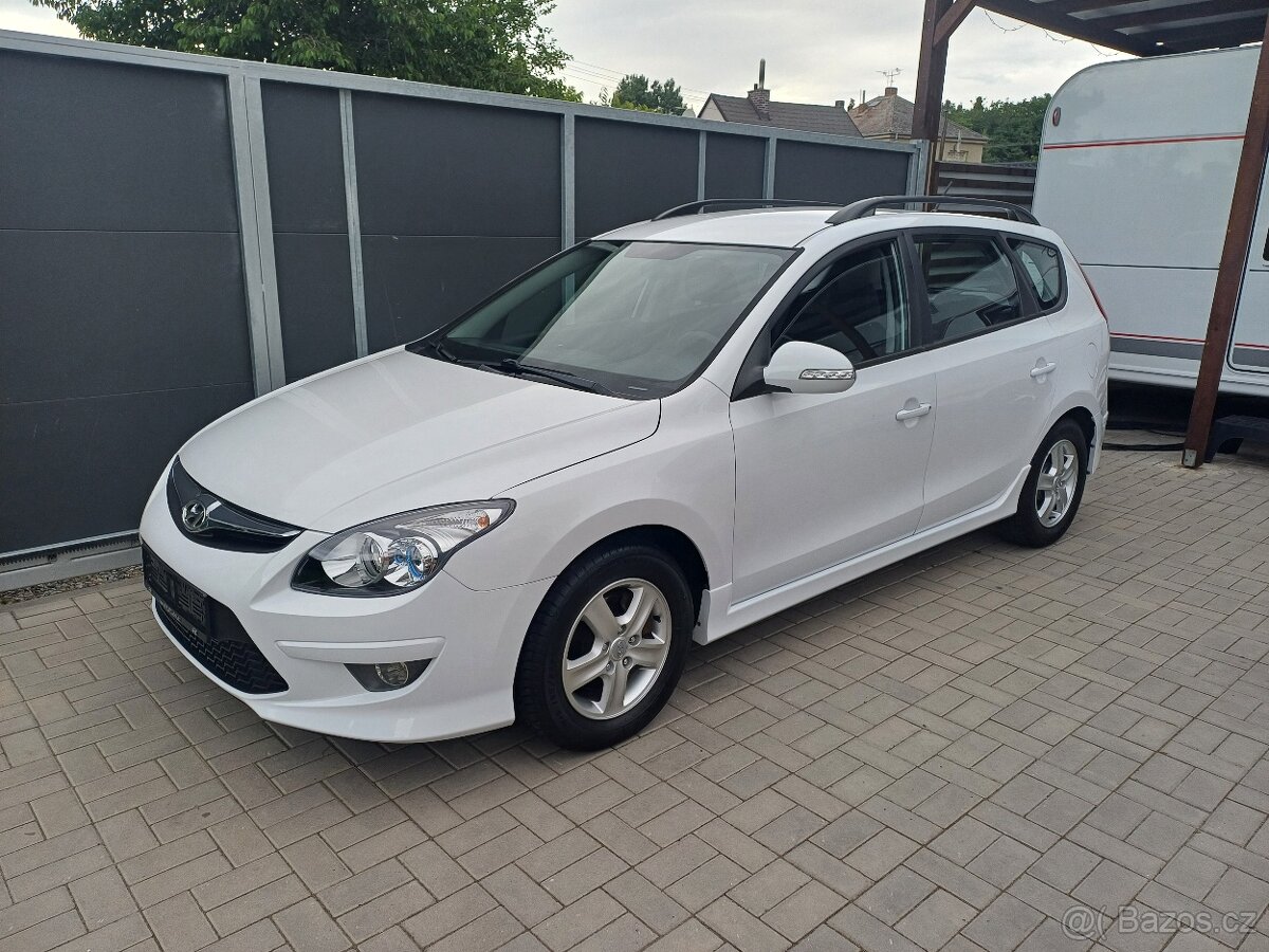 Nové v ČR...Krásný Hyundai I30 cw...