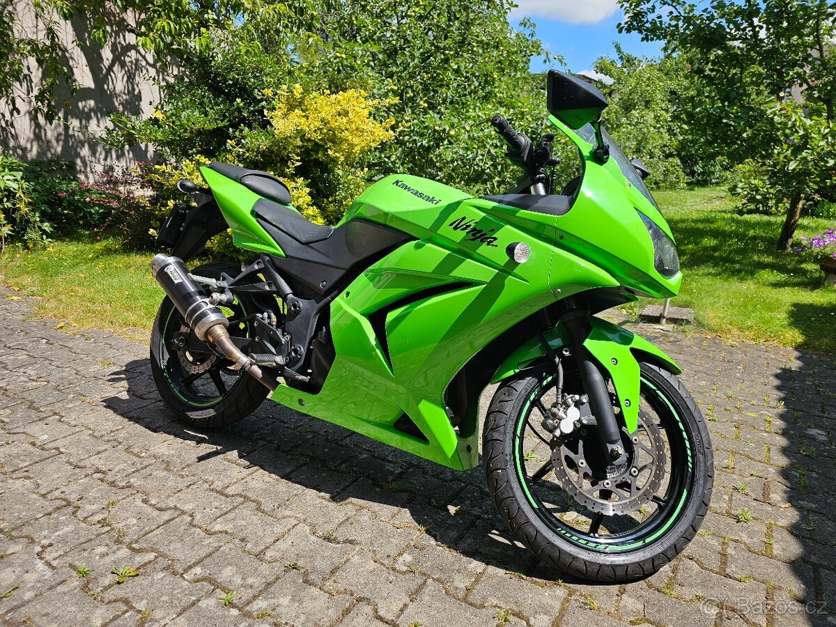 Kawasaki Ninja 250R, 2012, najeto 19700 km, laďák MIVV