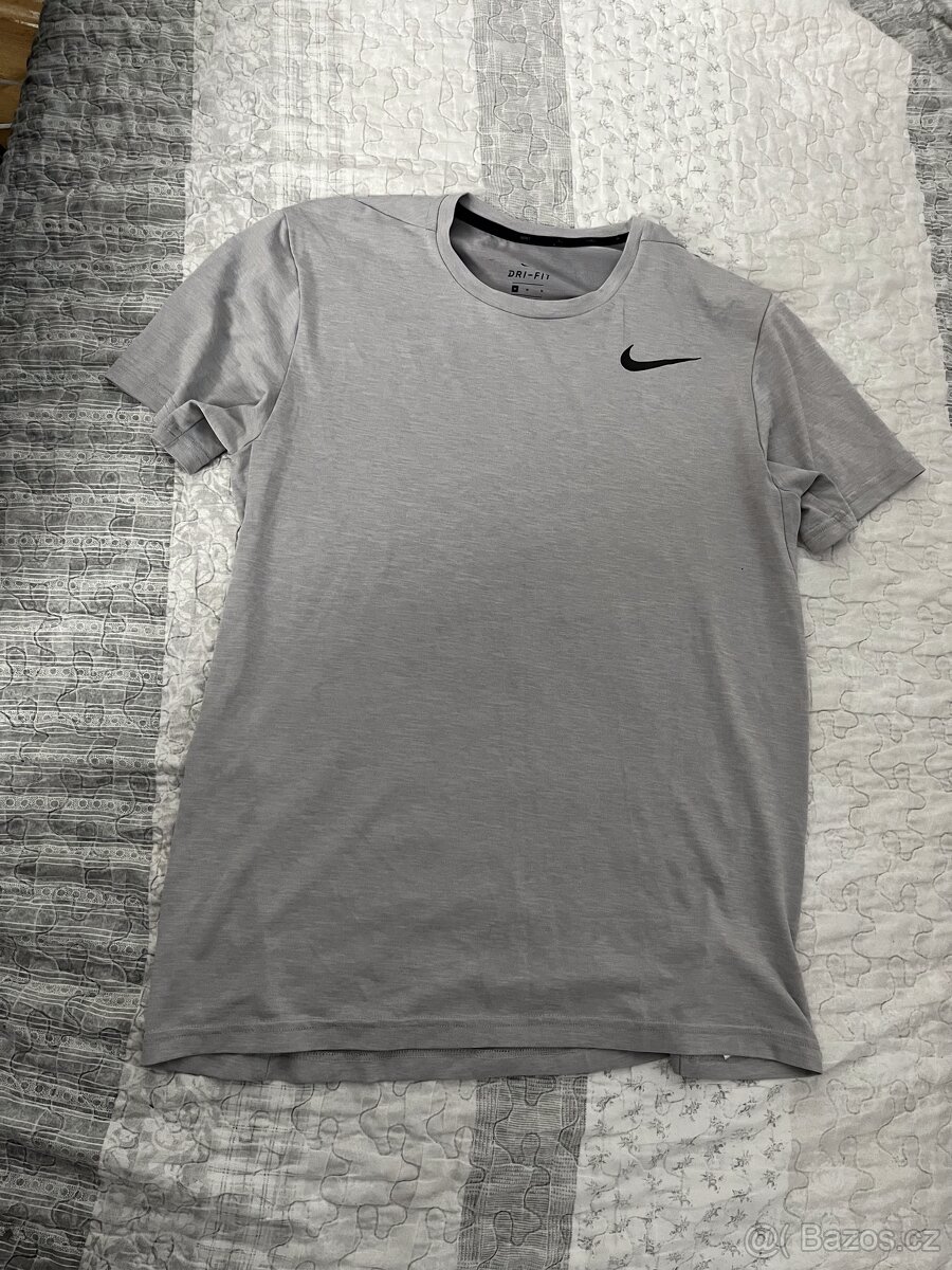 Nike Šedé Tričko -M