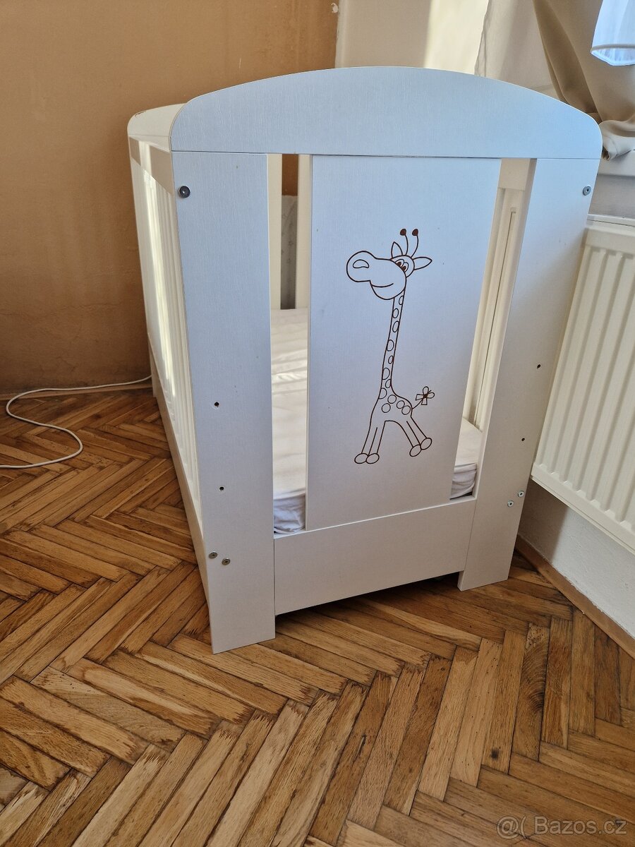 Postýlka se šuplíkem