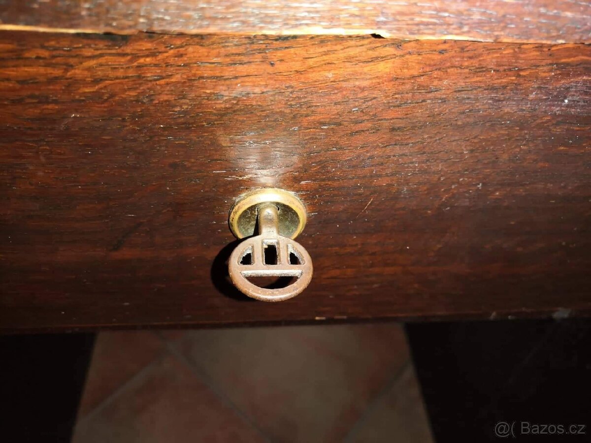Daruji starožitný stůl