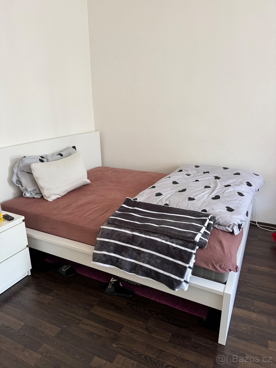 postel Ikea 180 x200 cm dvoulůžko Malm