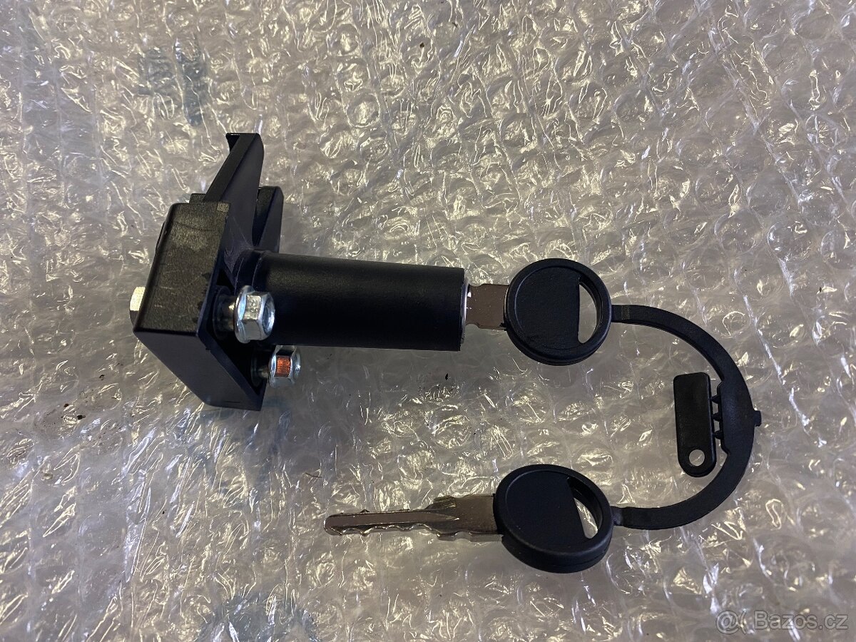 Vespa Cosa Zámek sedla