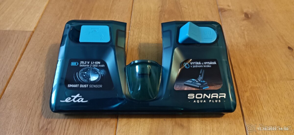 Příslušenství k vysavači / nádržka na vodu