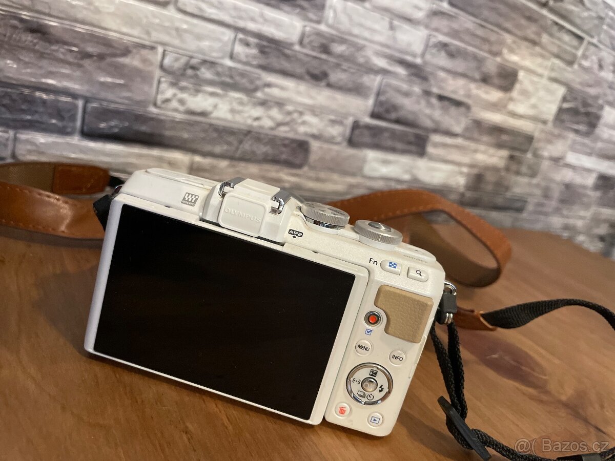 OLYMPUS PEN E- PL 7