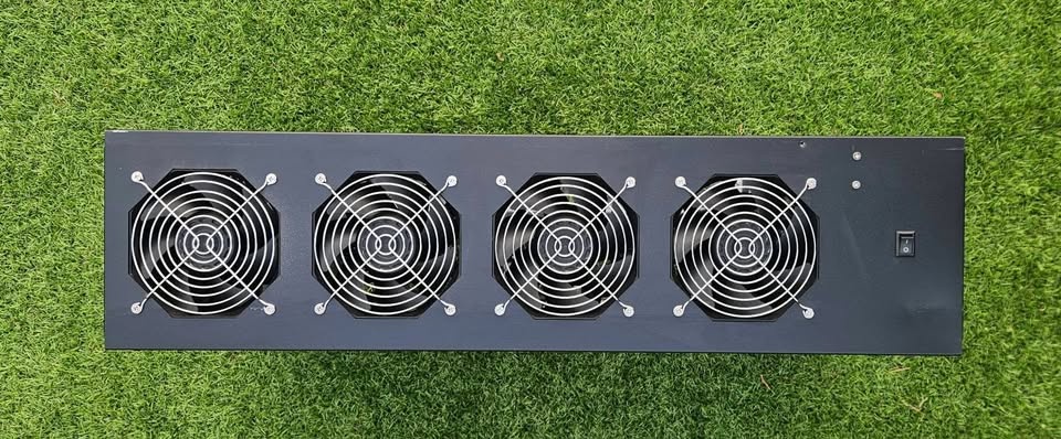 Case pro 8 GPU včetně zdroje, ssd, základní desky, pamětí