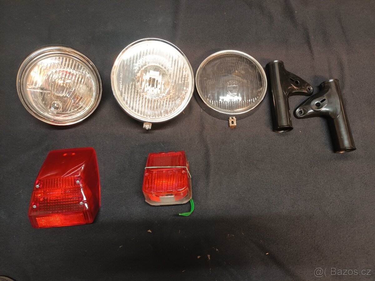 Světla přední, zadní, přepínač scrambler, bobber