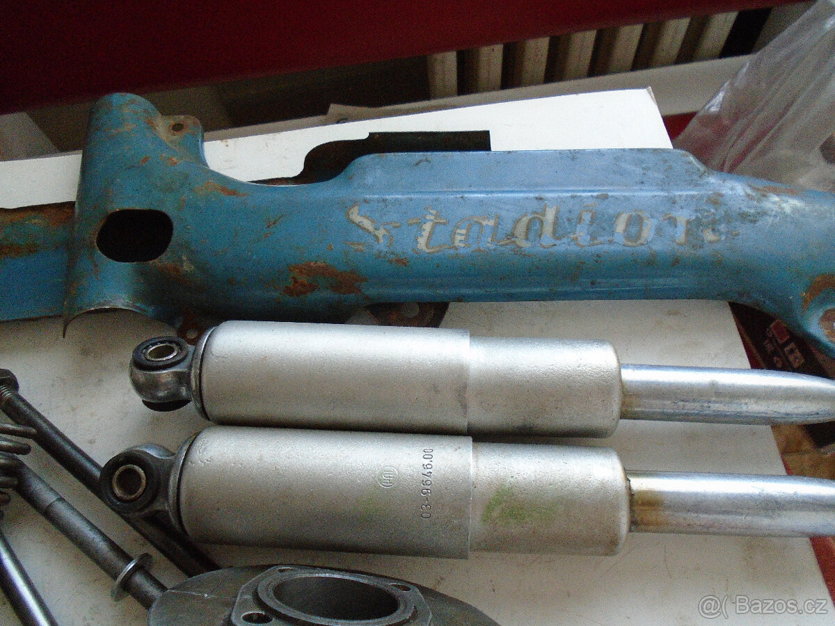 Prodám zadní tluniče na S22 a další díly