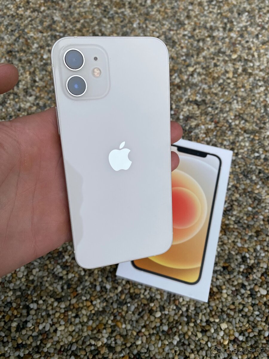 IPhone 12 - baterie 100%