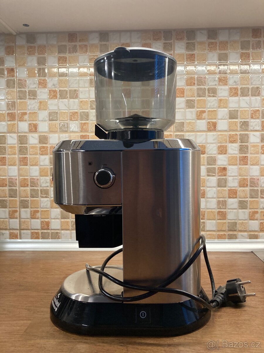 Mlýnek na kávu De'Longhi KG521M