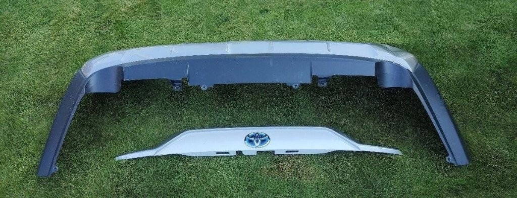 Toyota RAV4 2018 - Zadny naraznik kryt kufra spojler difuzor