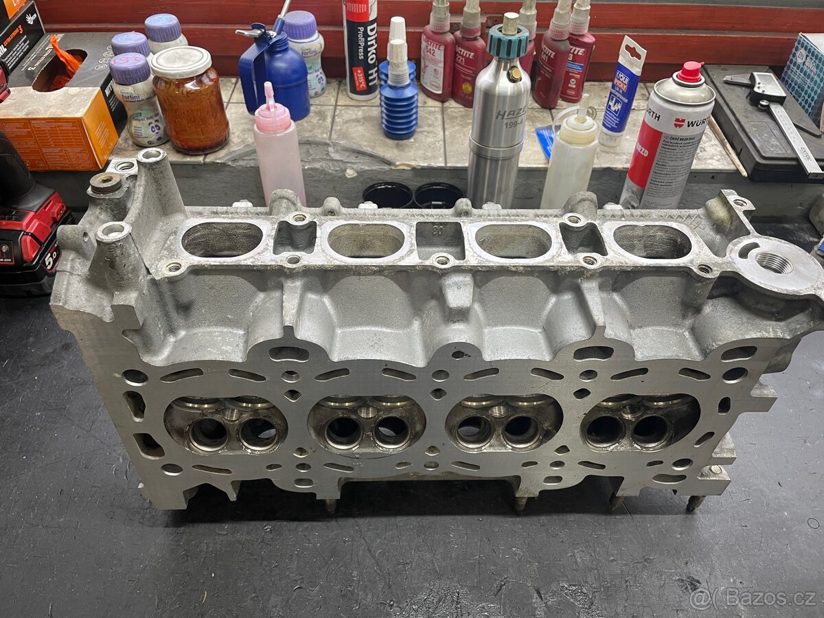 Hlava motoru ford duratec 1.8