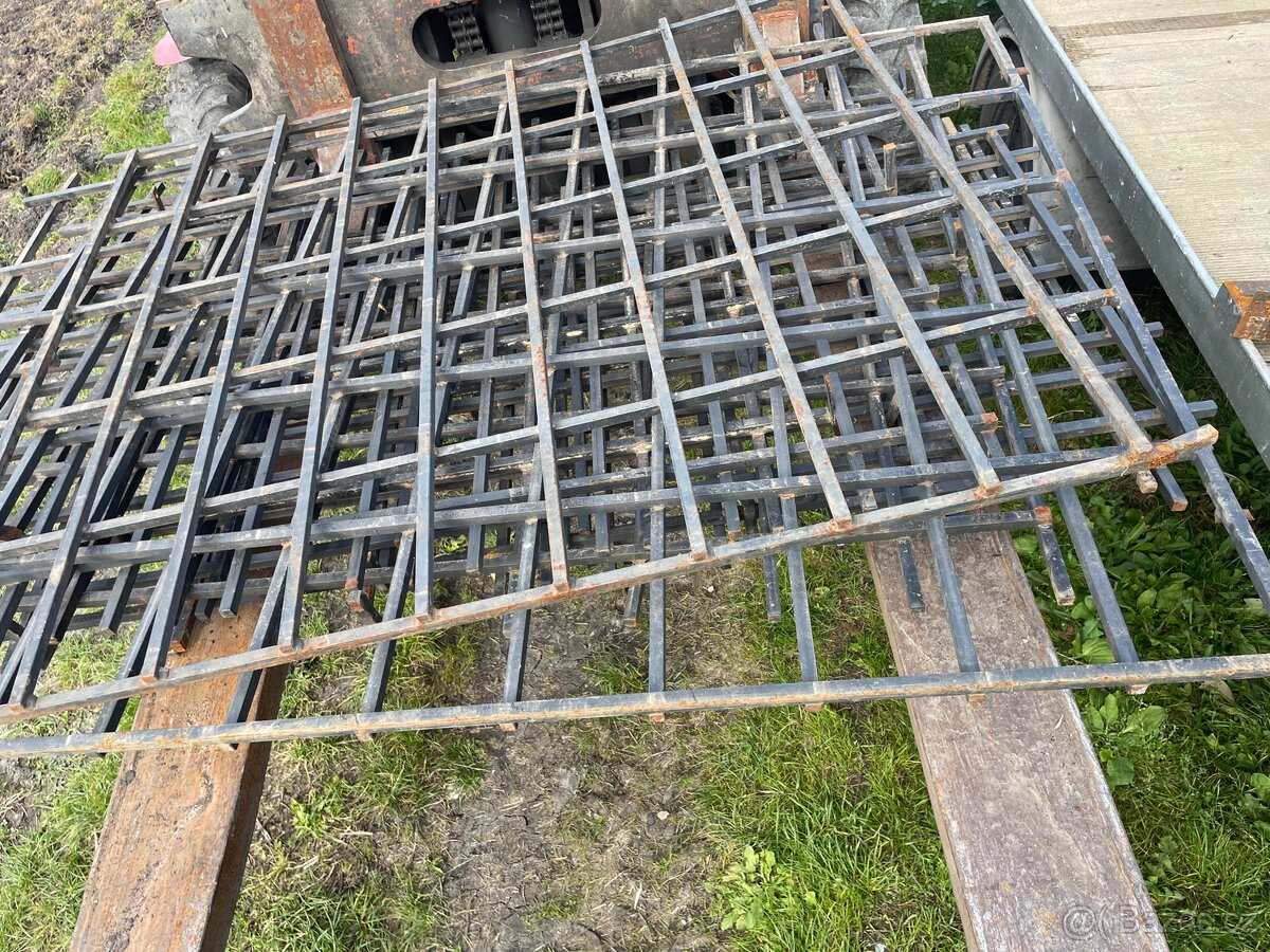 Mříže na celý objekt 20x20 plný materiál